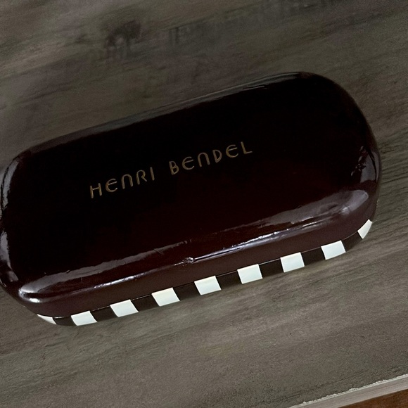 Henri Bendel sunglasses with case - Picture 7 of 9